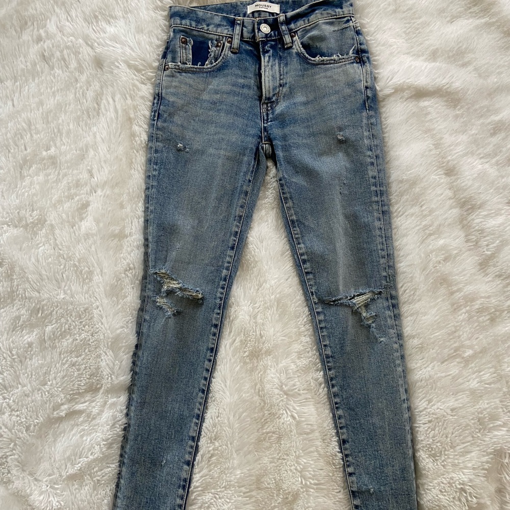 Never worn! Awesome jeans!!